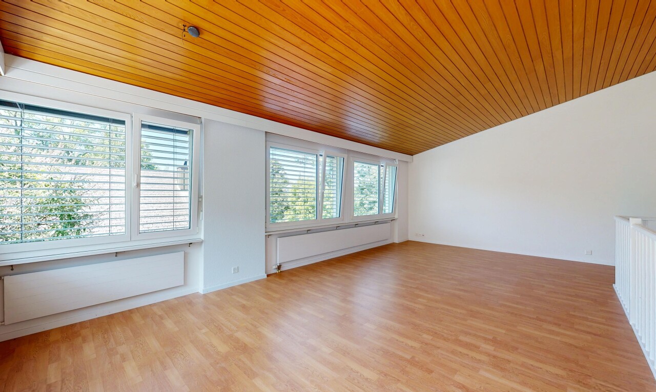 5.5-Zi.-Einfamilienhaus mit Garten, Teich & vielseitigen Optionen - 3