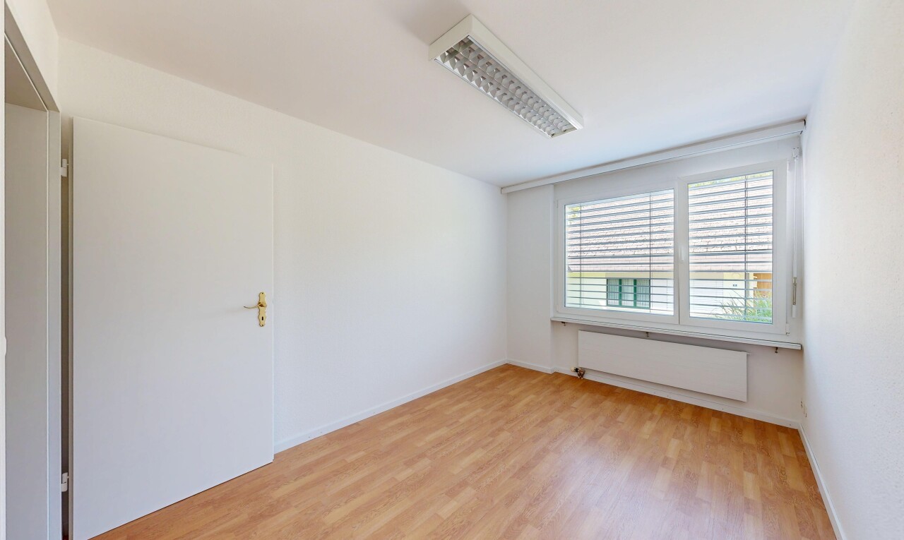 5.5-Zi.-Einfamilienhaus mit Garten, Teich & vielseitigen Optionen - 6