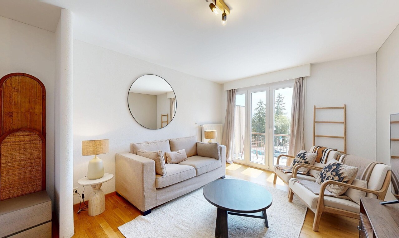 Wunderschönes 2.5-Zimmer – renoviert mit Bergblick - 2