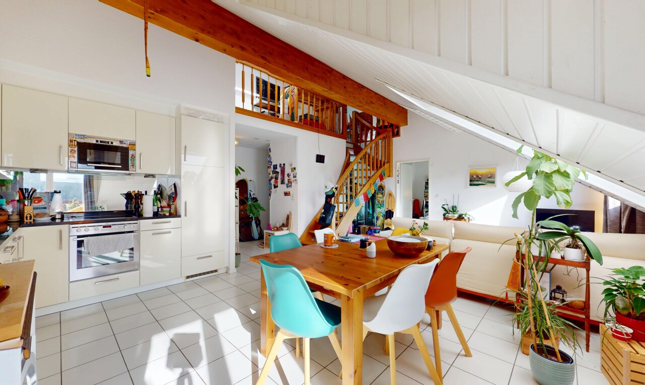 Seltene Gelegenheit: 85 m² Duplex mit Balkon in Écublens - 0