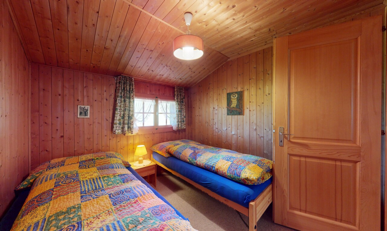 Bright chalet with stunning mountain views and private garden - 8