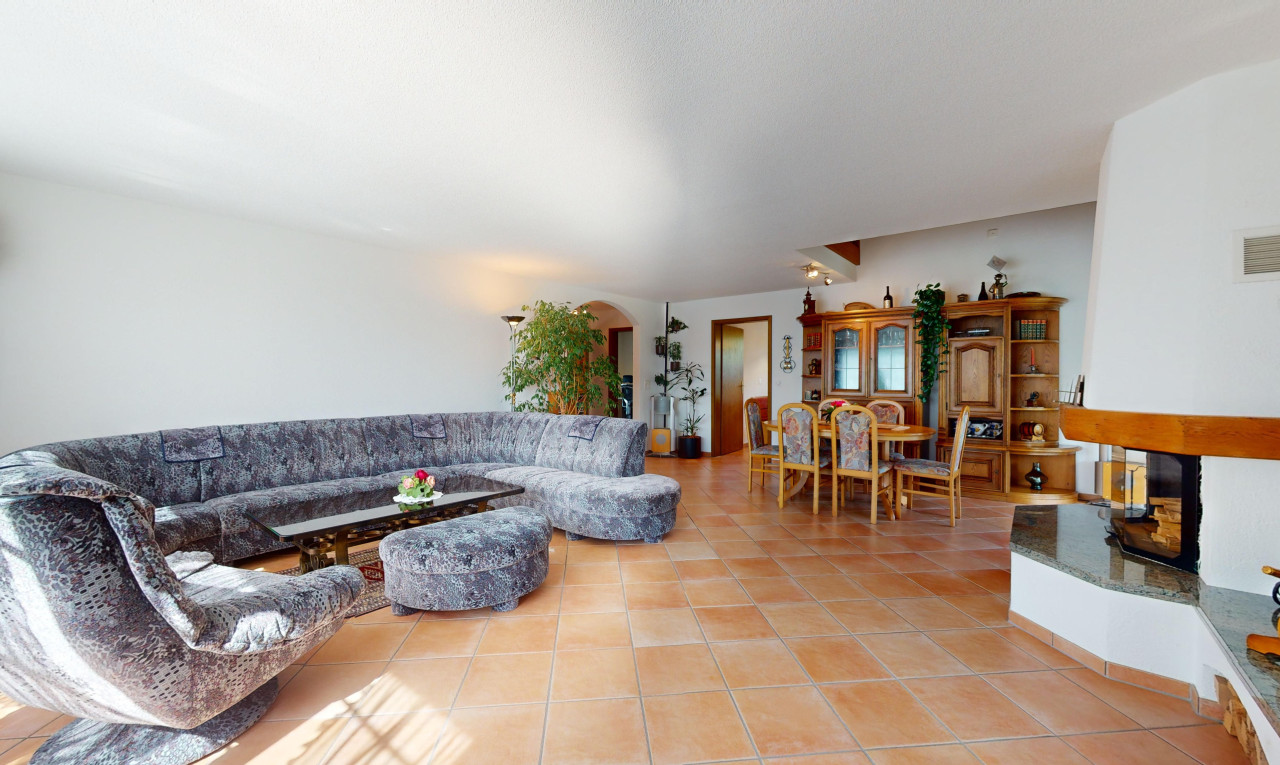 Attraktives 7.5-Zimmer Einfamilienhaus mit Einliegerwohnung - 0