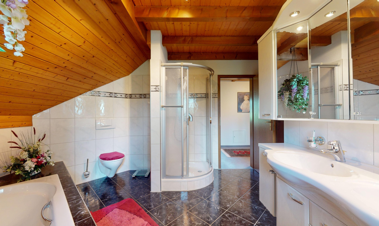 Attraktives 7.5-Zimmer Einfamilienhaus mit Einliegerwohnung - 11