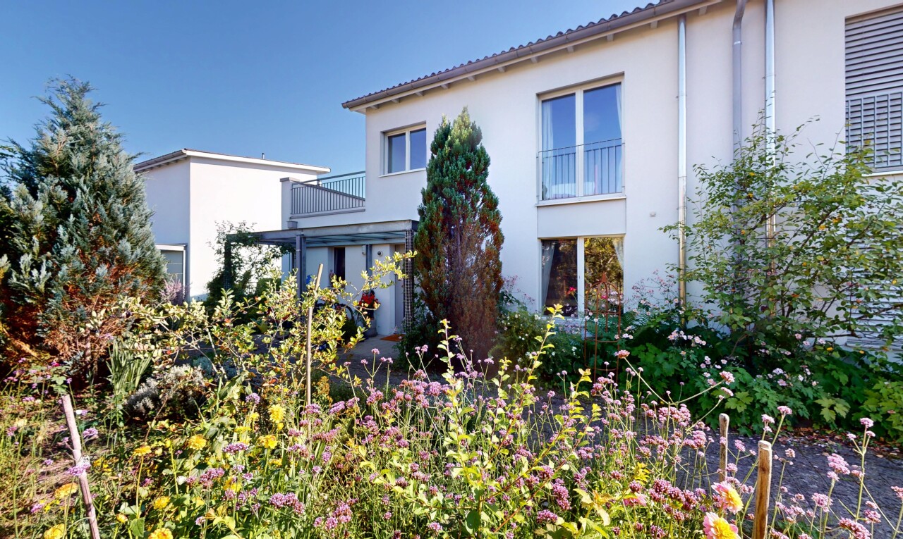 Charmante Doppelhaushälfte in freundlichem Quartier sucht neue Familie - 1