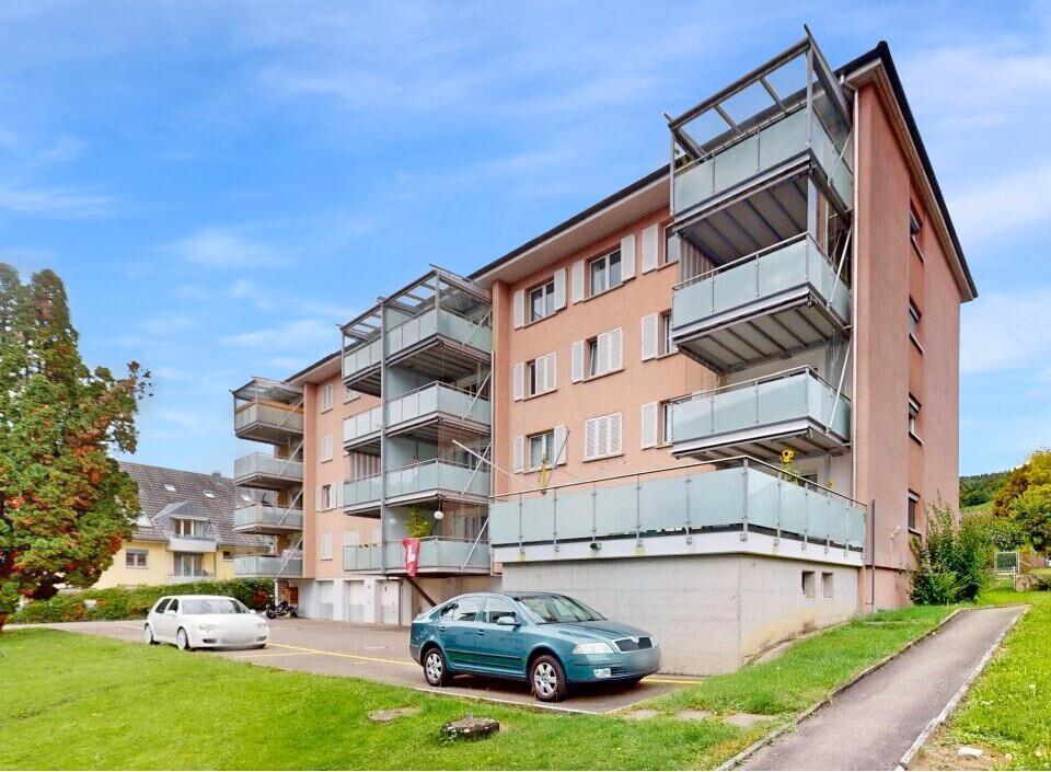 Ganze Etage! 6.5 Zi-Wohnung, perfekt für Familien an super Lage - 0