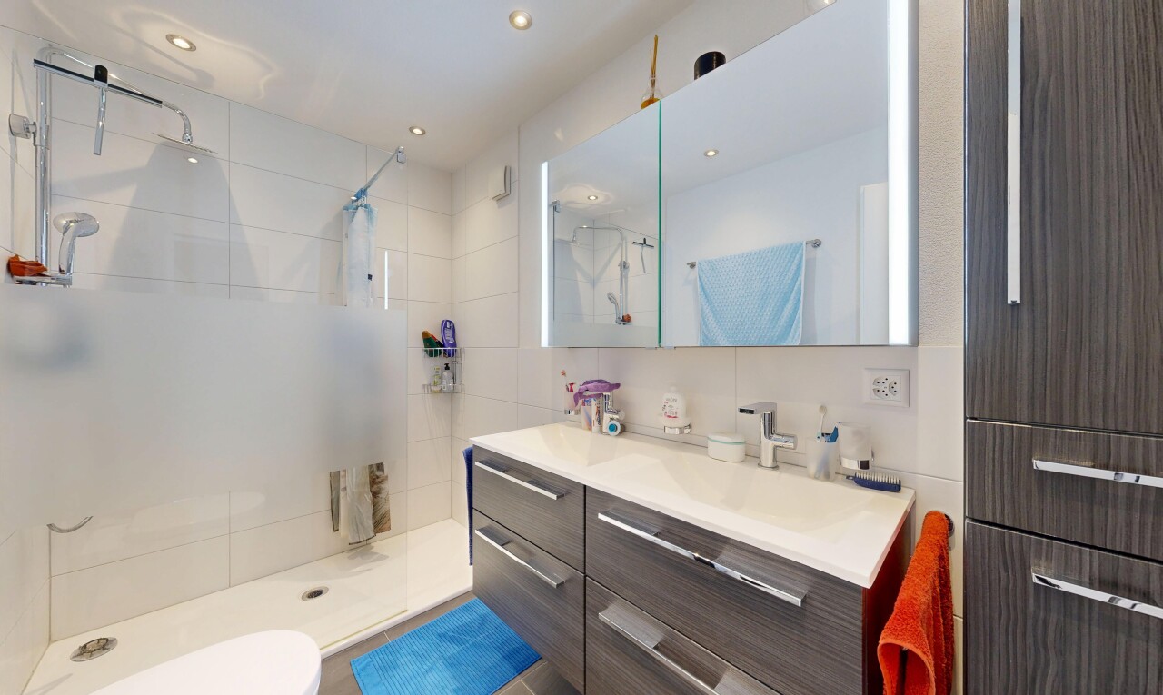 Dachwohnung mit Weitsicht, Cheminée und ausbaubarem Dachboden - 8