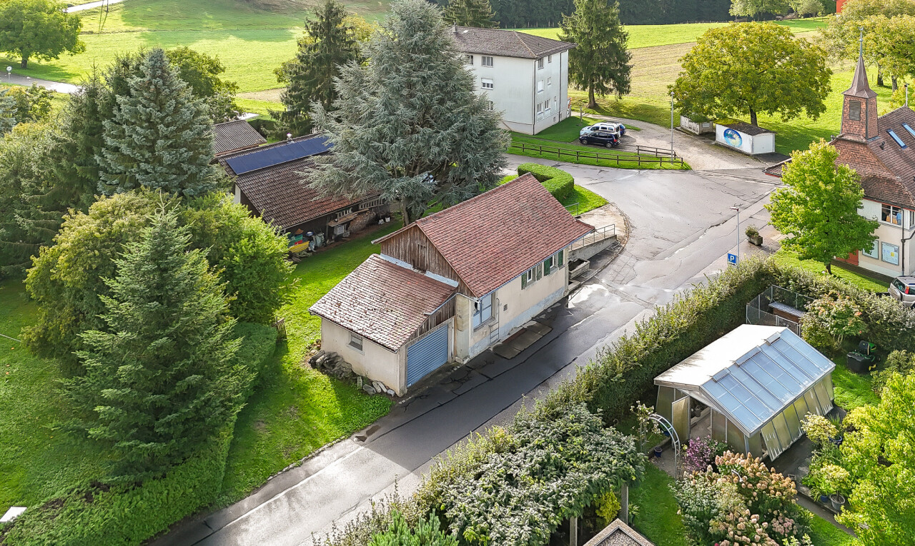 Former Dairy to Renovate in the Peaceful Vaud Countryside - 1