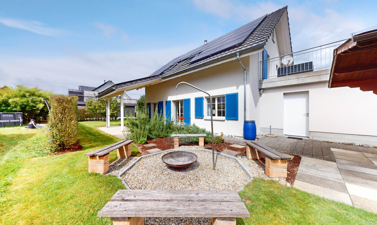 Einfamilienhaus in Bonau – viel Platz, Garten & Aussicht - 0