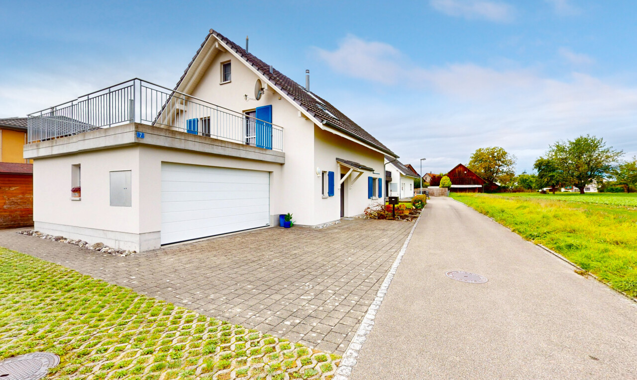 Einfamilienhaus in Bonau – viel Platz, Garten & Aussicht - 1