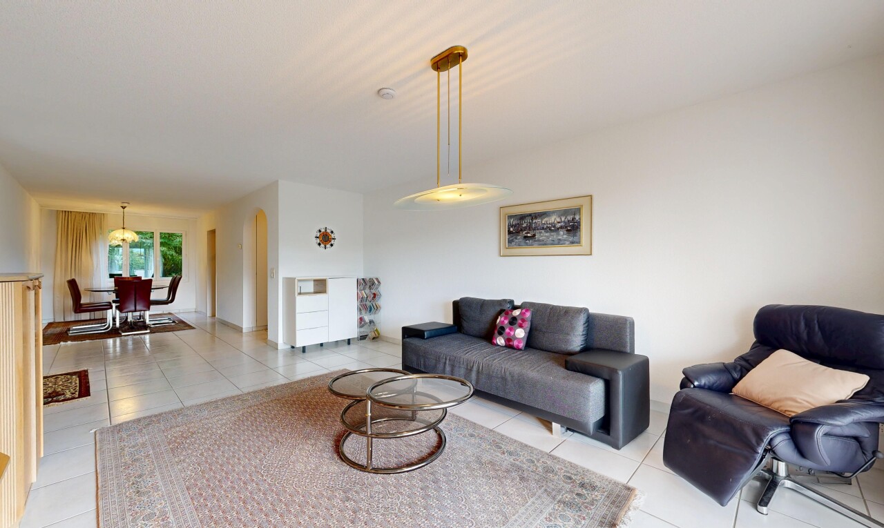 Helle 4.5-Zimmer-Wohnung mit schöner Aussicht in Oberengstringen - 1