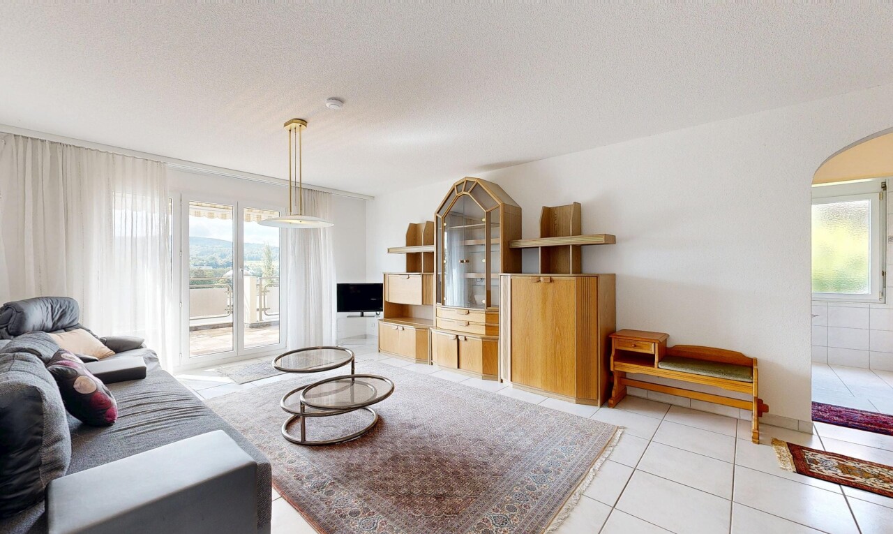 Helle 4.5-Zimmer-Wohnung mit schöner Aussicht in Oberengstringen - 2