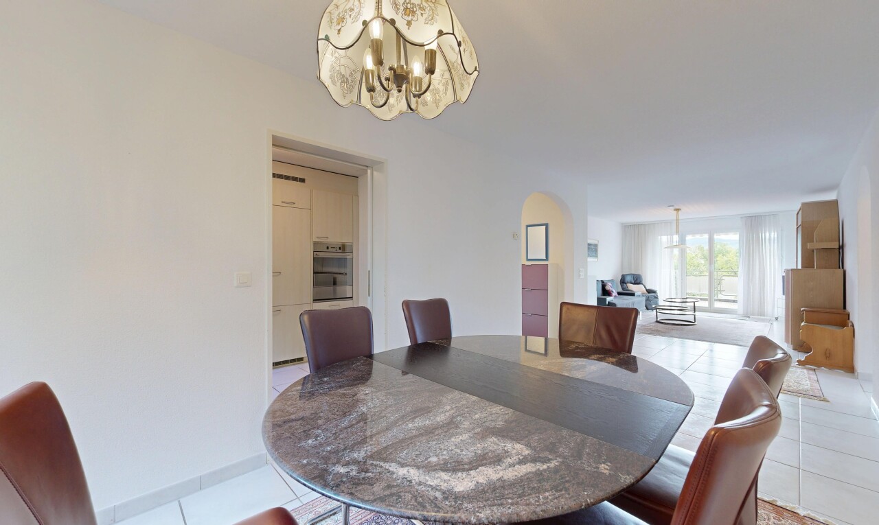 Helle 4.5-Zimmer-Wohnung mit schöner Aussicht in Oberengstringen - 3