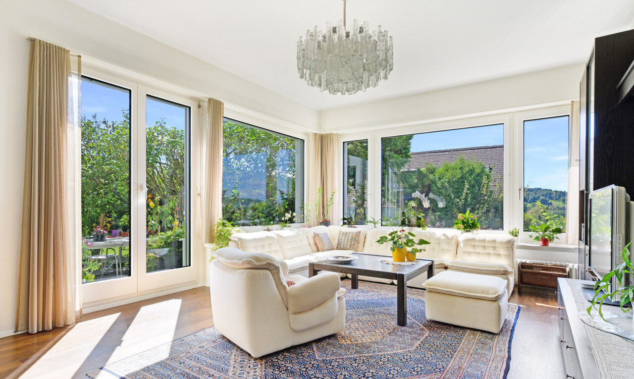 Grosszügiges Haus mit Einliegerwohnung, Garten und Pool - 3