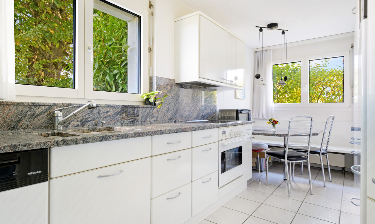 Grosszügiges Haus mit Einliegerwohnung, Garten und Pool - 4