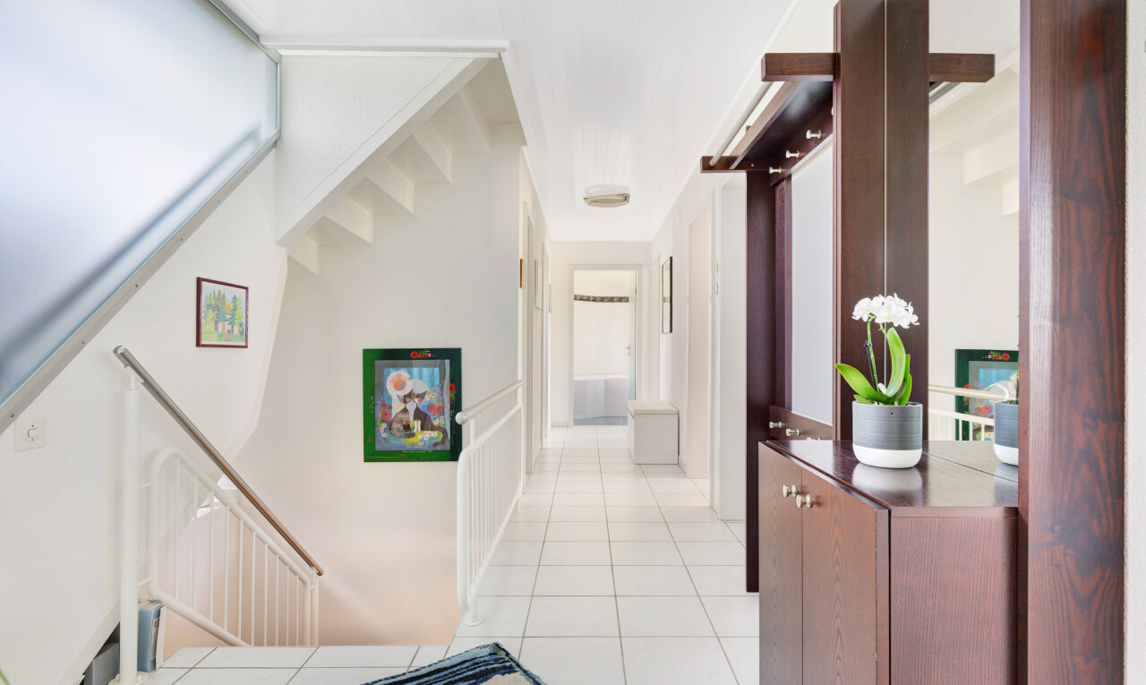 Grosszügiges Haus mit Einliegerwohnung, Garten und Pool - 6