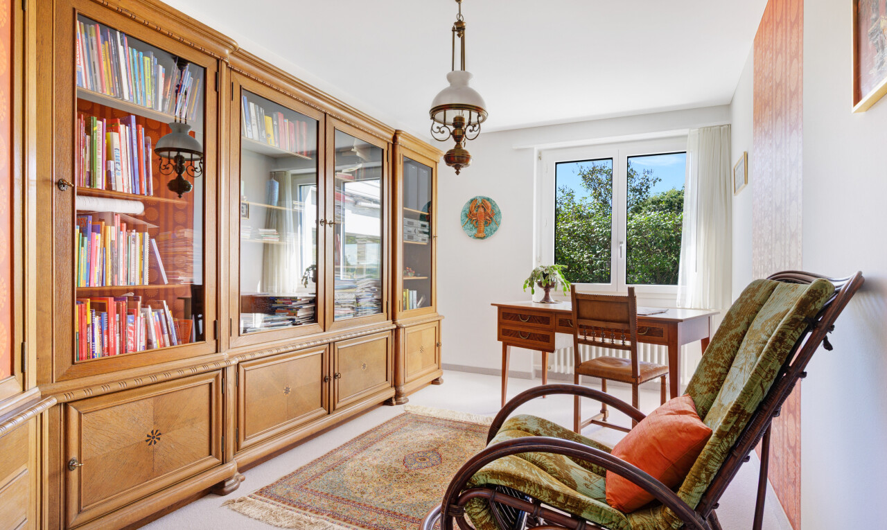 Grosszügiges Haus mit Einliegerwohnung, Garten und Pool - 7