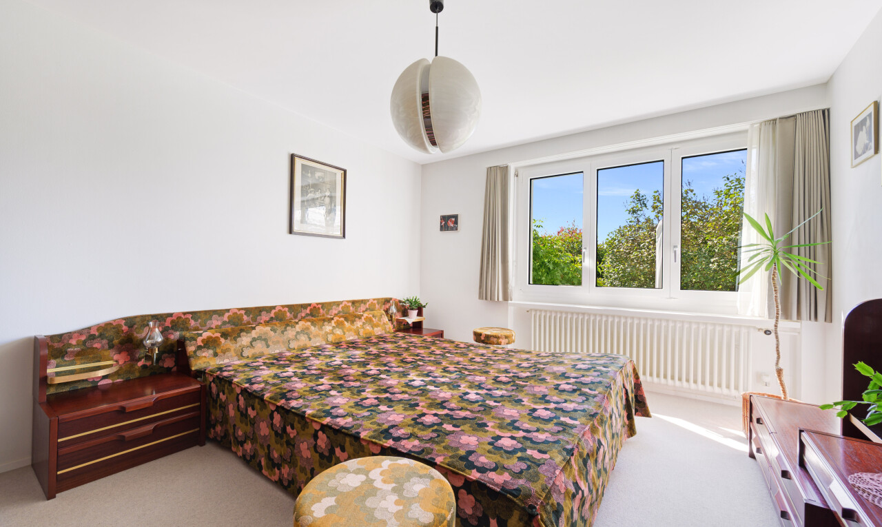 Grosszügiges Haus mit Einliegerwohnung, Garten und Pool - 8