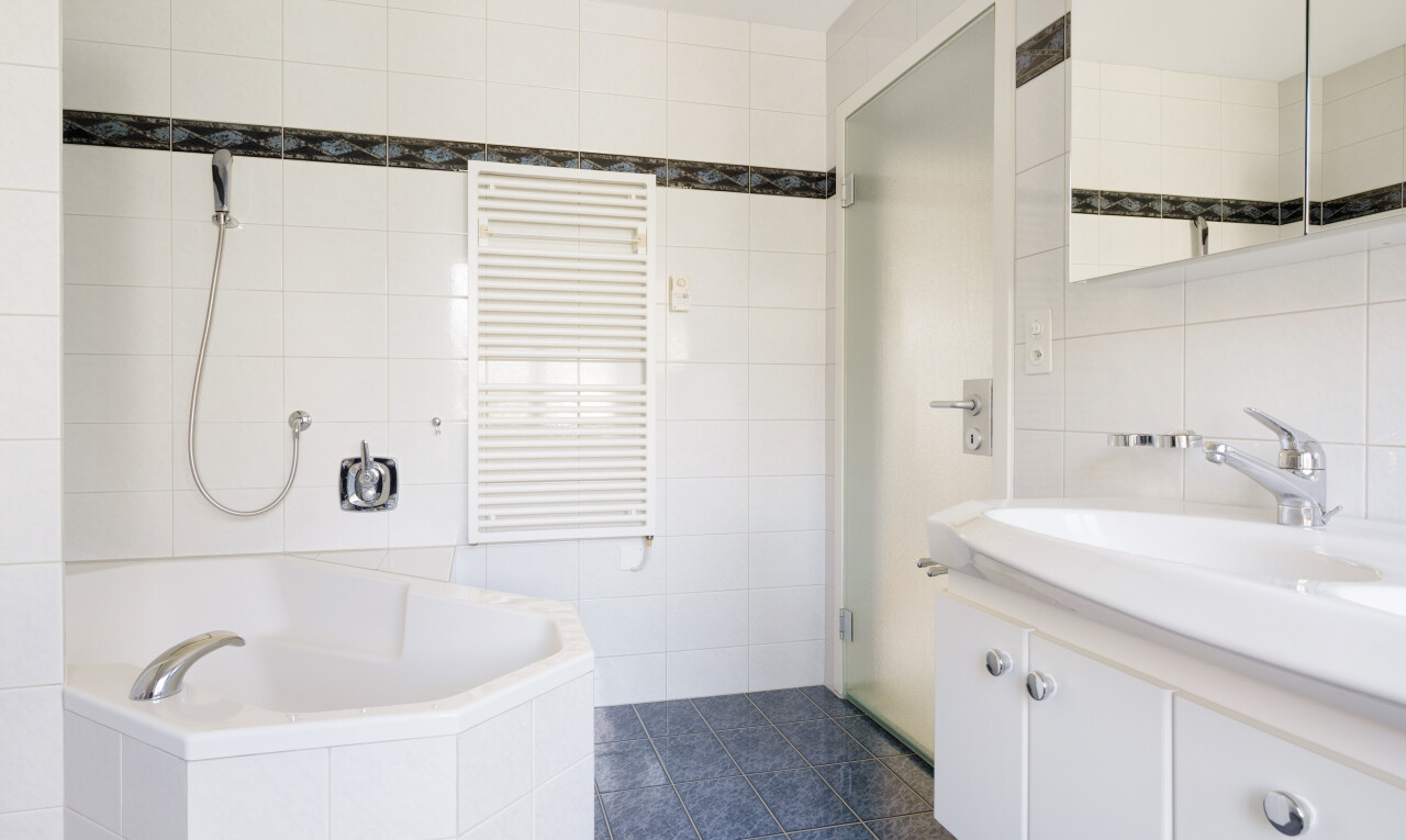 Grosszügiges Haus mit Einliegerwohnung, Garten und Pool - 9