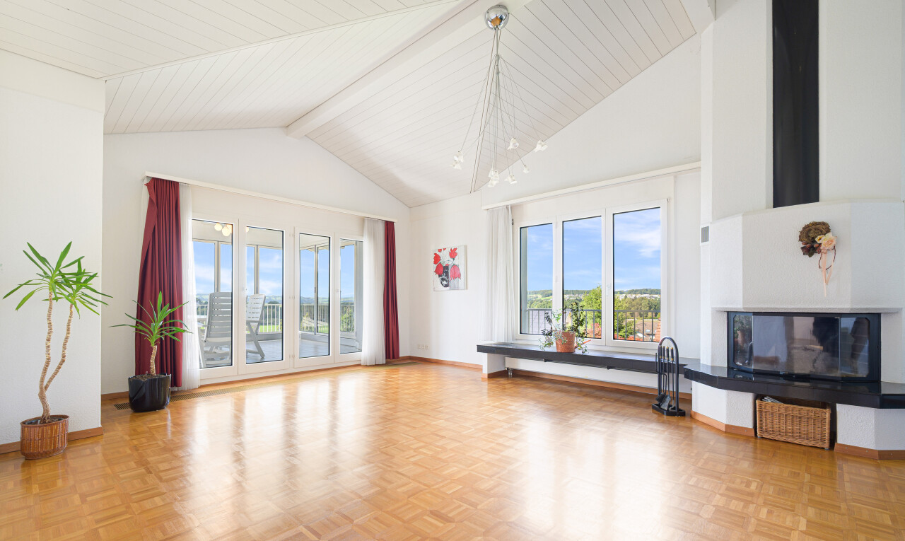 Grosszügiges Haus mit Einliegerwohnung, Garten und Pool - 10