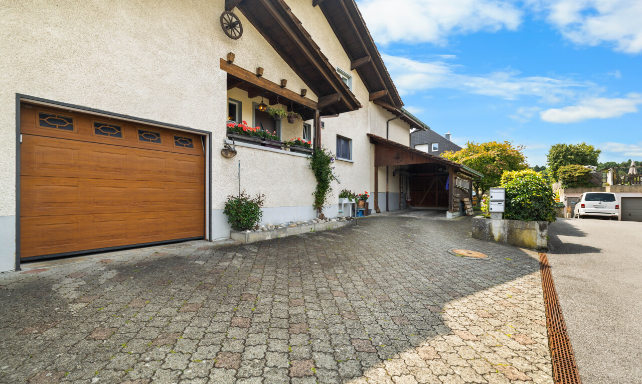 Viel Platz für die ganze Familie - Zweifamilienhaus in Zielebach - 1