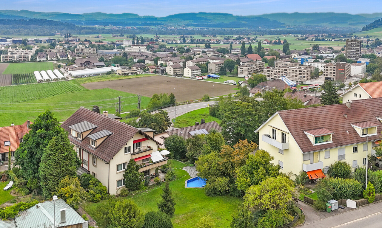 Attraktives Mehrfamilienhaus auf grossem Grundstück mit Weitsicht - 1