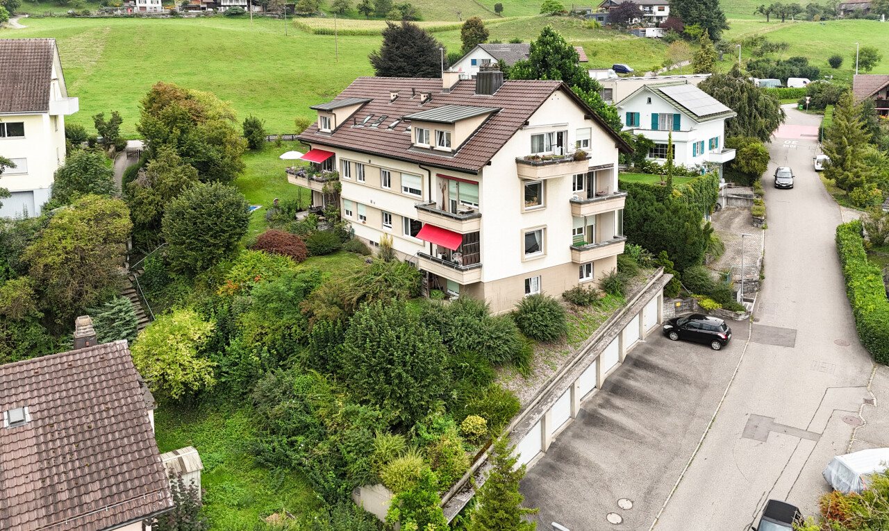 Attraktives Mehrfamilienhaus auf grossem Grundstück mit Weitsicht - 2