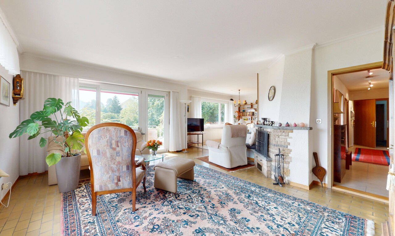 Attraktives Mehrfamilienhaus auf grossem Grundstück mit Weitsicht - 3