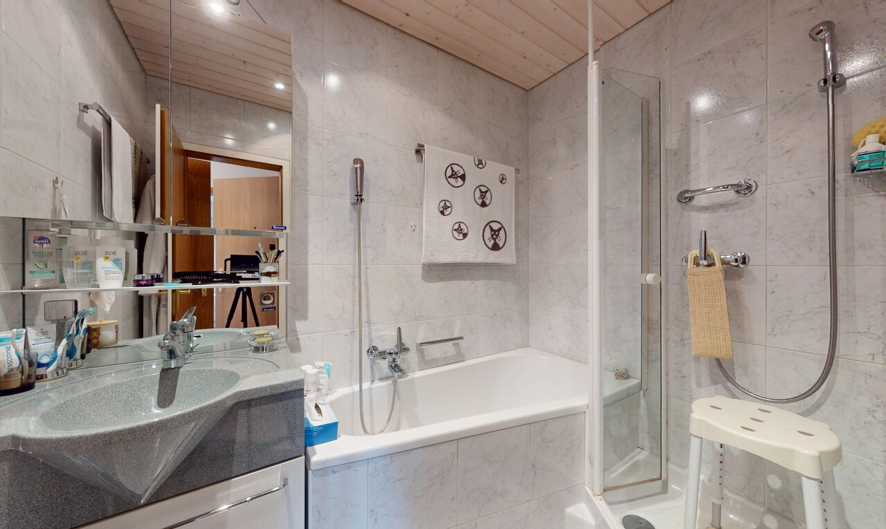 Attraktives Mehrfamilienhaus auf grossem Grundstück mit Weitsicht - 8