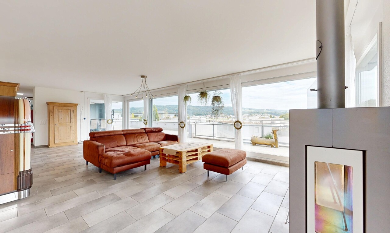 Grosszügige 5.5-Zimmer-Attikawohnung mit Liftzugang und Weitblick - 0