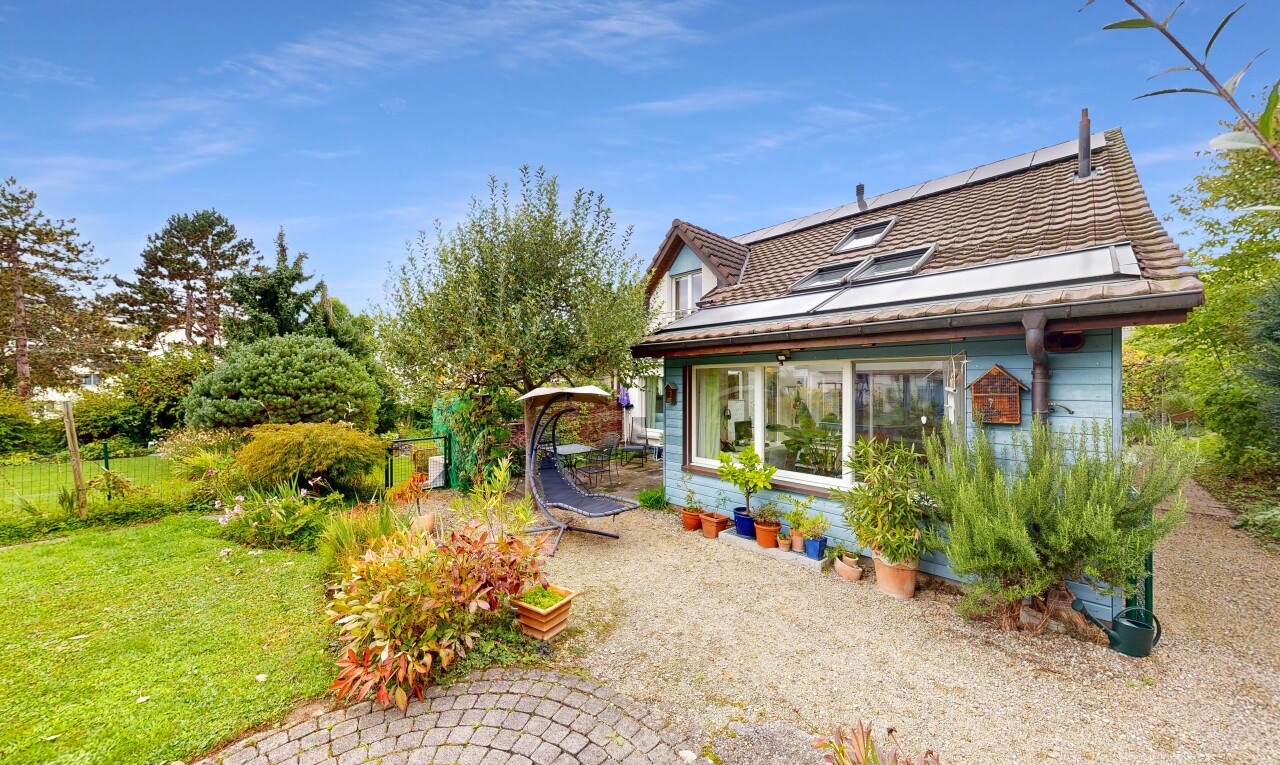 Sehr gepflegtes Doppeleinfamilienhaus mit gemütlichem Garten - 0