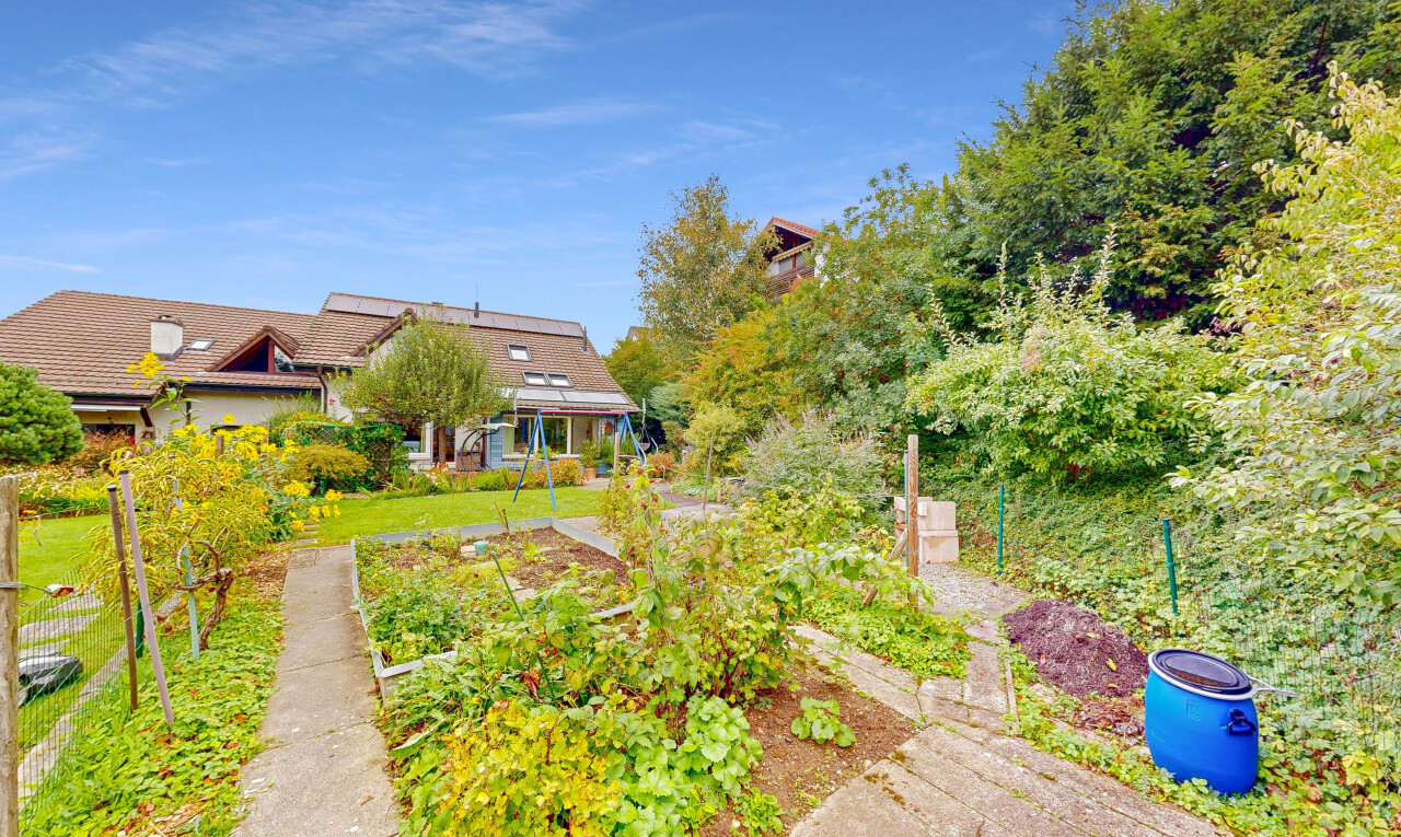 Sehr gepflegtes Doppeleinfamilienhaus mit gemütlichem Garten - 1