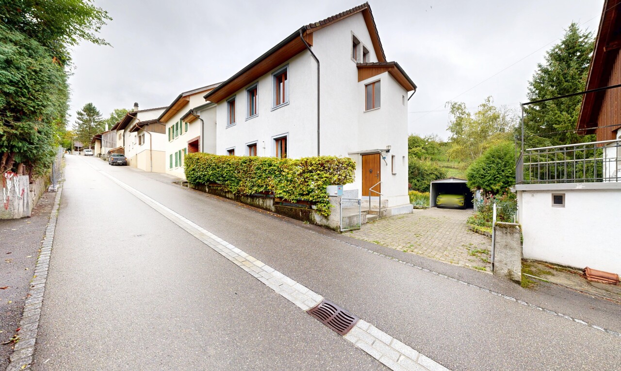 Renoviertes Familienhaus mit Garten und privater Garage - 1