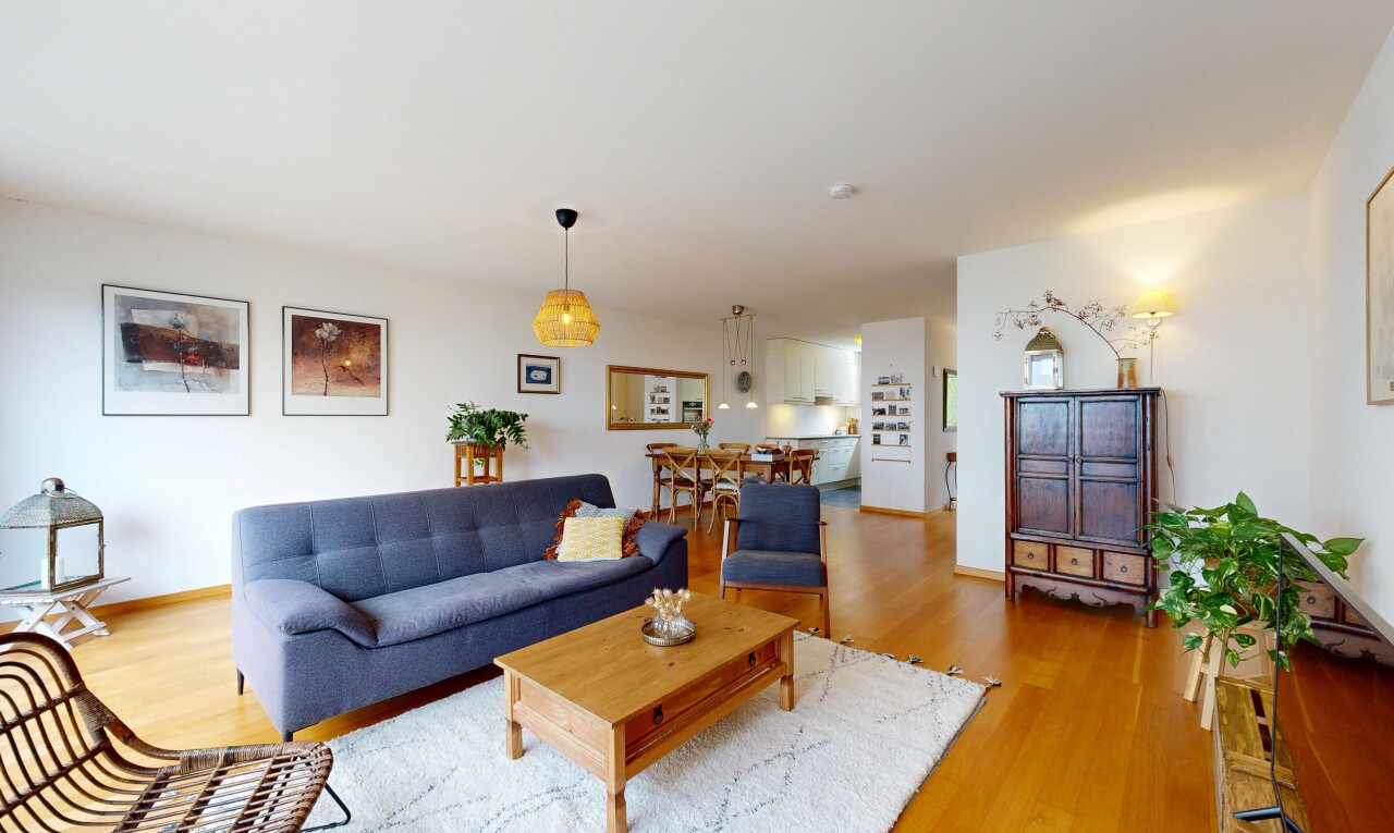 Modernes 5.5-Reihenmittelhaus mit zwei Tiefgaragenplätze in Fehraltorf - 0