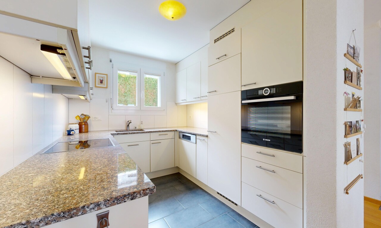 Modernes 5.5-Reihenmittelhaus mit zwei Tiefgaragenplätze in Fehraltorf - 1