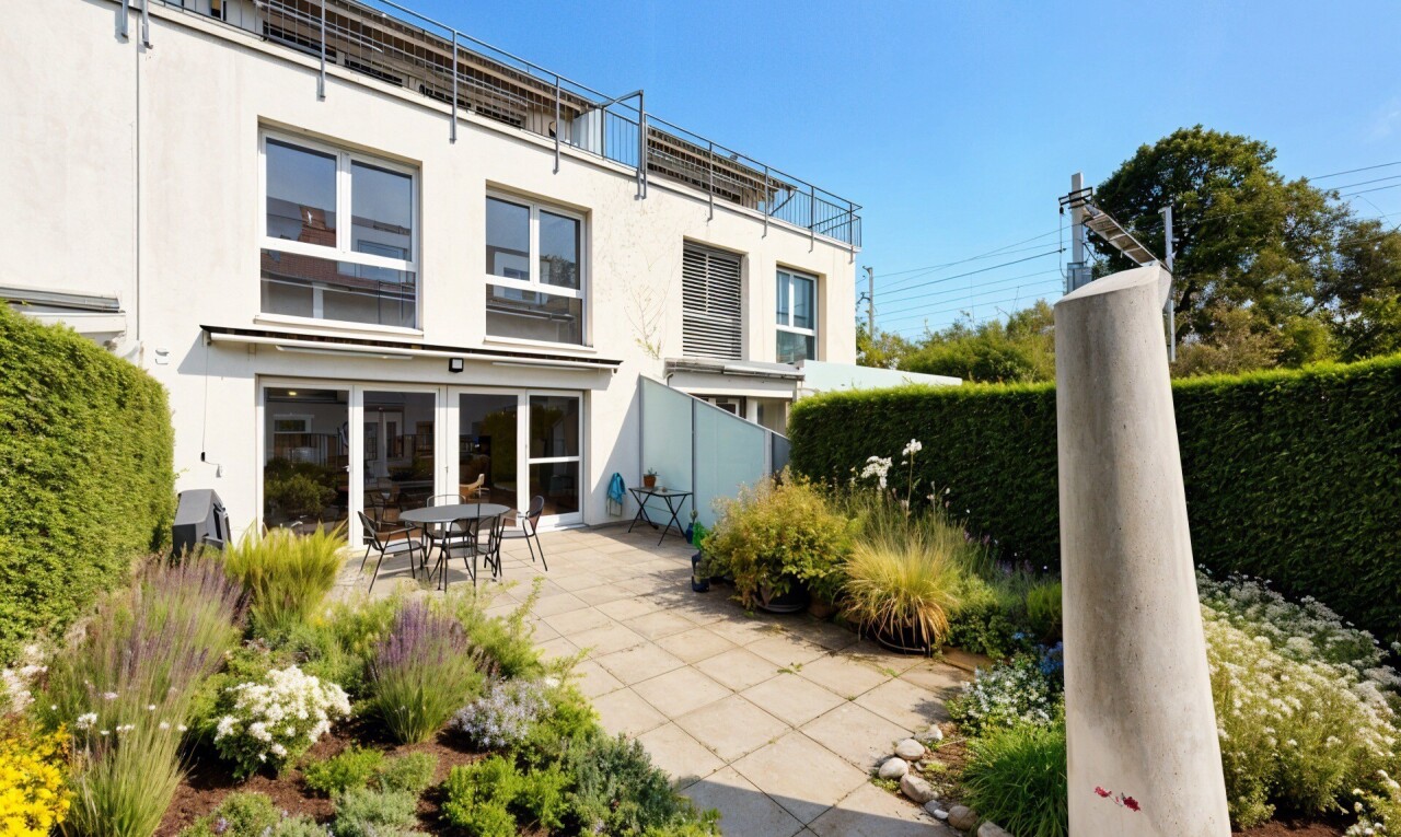 Modernes 5.5-Reihenmittelhaus mit zwei Tiefgaragenplätze in Fehraltorf - 2