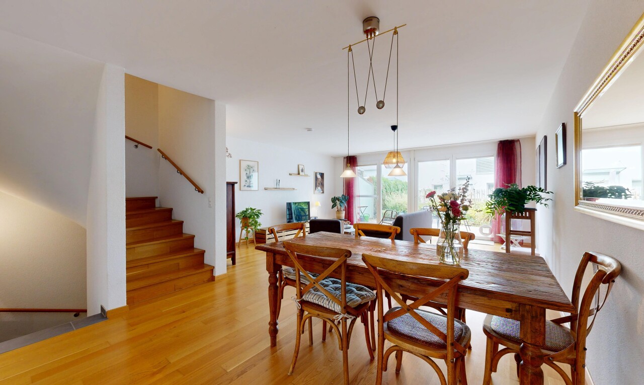 Modernes 5.5-Reihenmittelhaus mit zwei Tiefgaragenplätze in Fehraltorf - 3