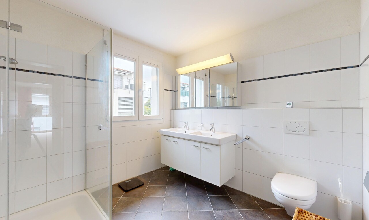 Modernes 5.5-Reihenmittelhaus mit zwei Tiefgaragenplätze in Fehraltorf - 4