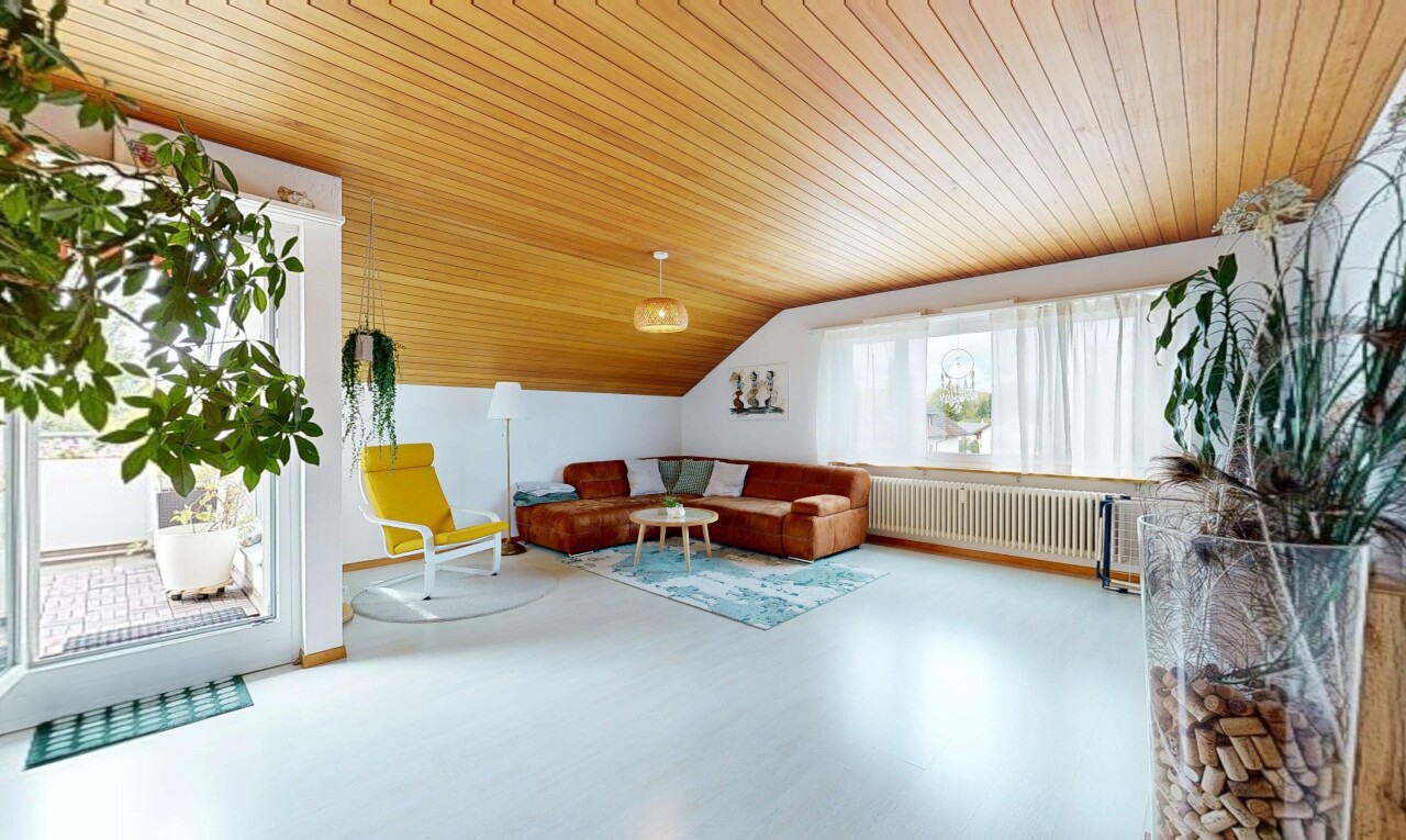 Preiswerte Dachwohnung an ruhiger Lage - 0