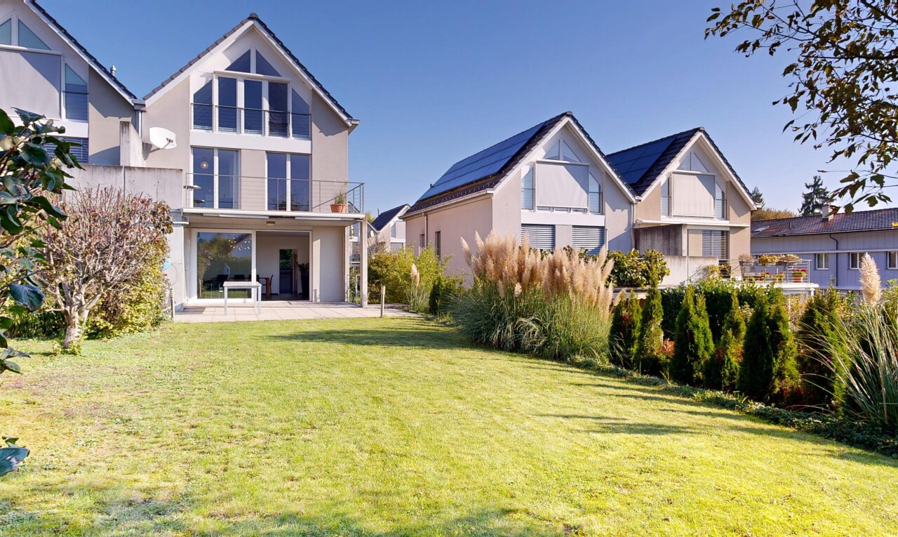 Modernes 6.5-Zimmer EFH an sonniger Lage mit pflegeleichtem Garten - 0