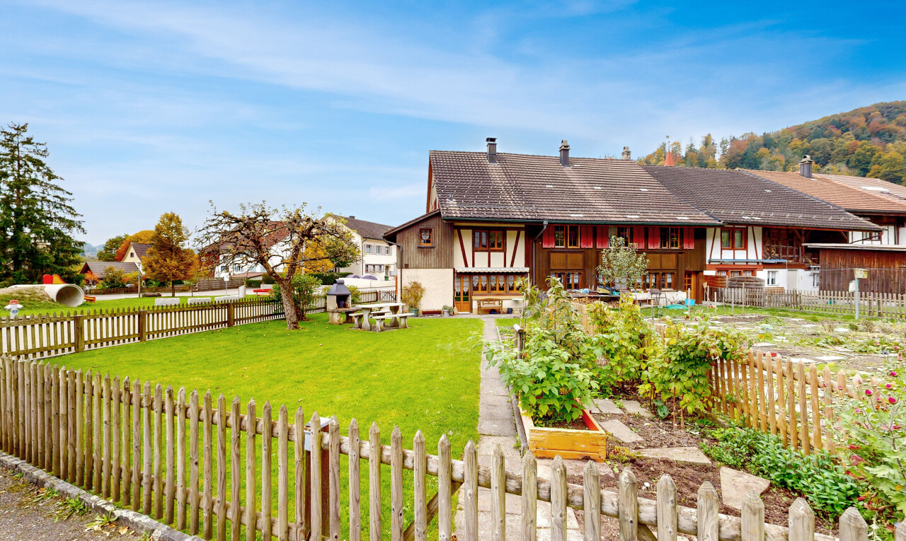 4.5-Zimmer Reiheneckhaus mit separatem Schopf - 1