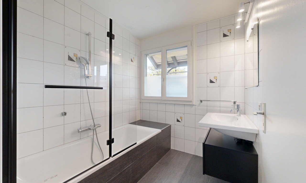 In the center of the village, lake view - 10