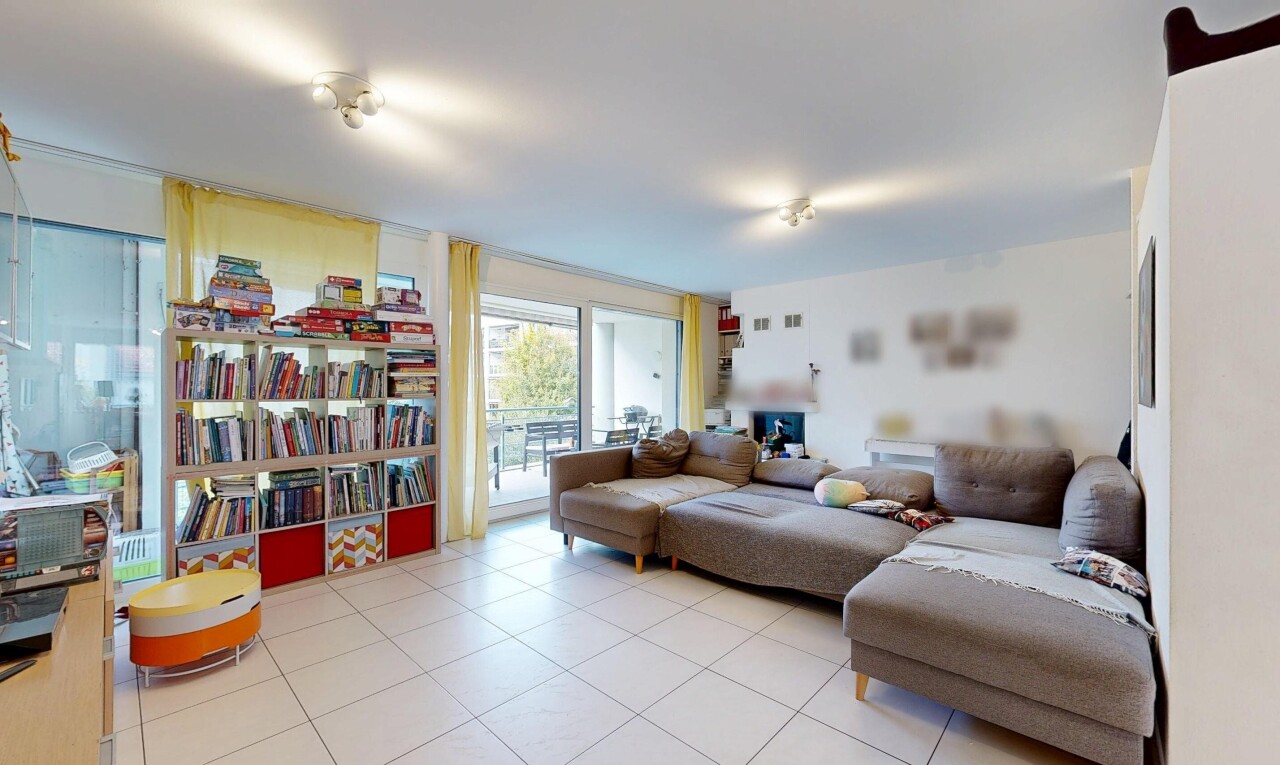 Grosszügige 5.5-Zimmer-Wohnung mit sonnigem Balkon und Bergsicht - 1