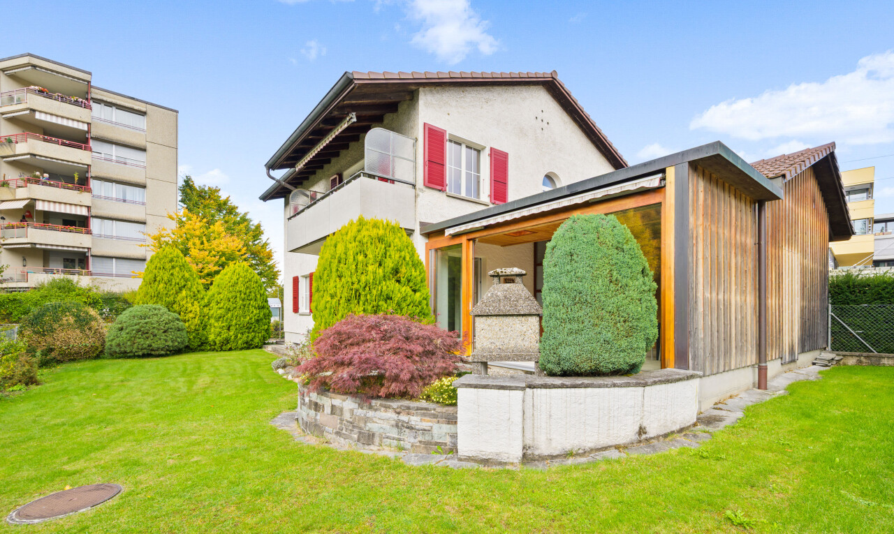 Freistehendes Einfamilienhaus mit Potenzial im Zentrum von Ittigen - 1