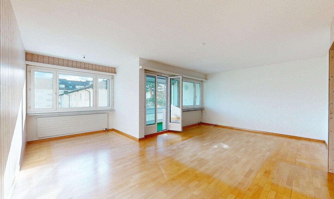 Helle 3.5-Zimmer-Wohnung in Schwerzenbach ZH mit Komfort und Charme - 0