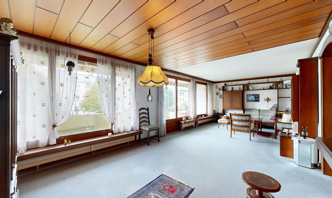 Sonnige 3.5-Zimmer-Wohnung mit Balkon und zwei Parkplätzen - 3