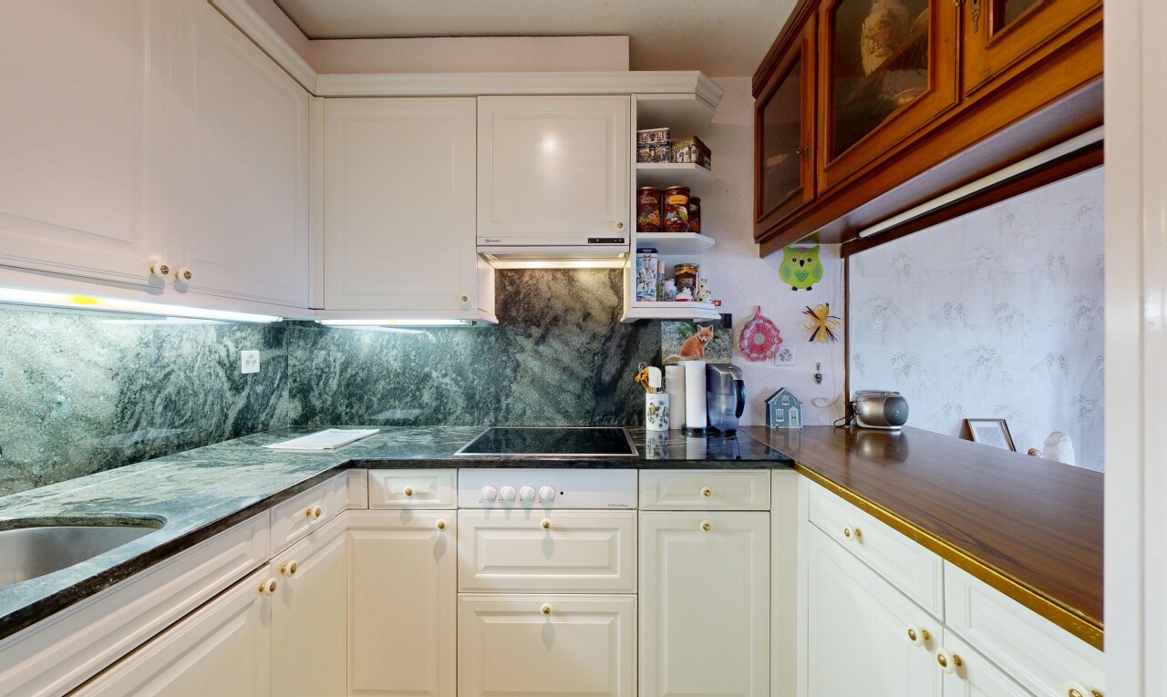 Sonnige 3.5-Zimmer-Wohnung mit Balkon und zwei Parkplätzen - 6