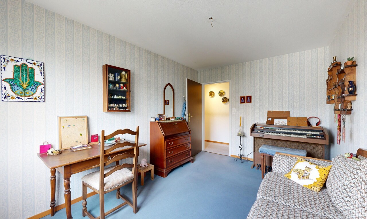 Sonnige 3.5-Zimmer-Wohnung mit Balkon und zwei Parkplätzen - 9