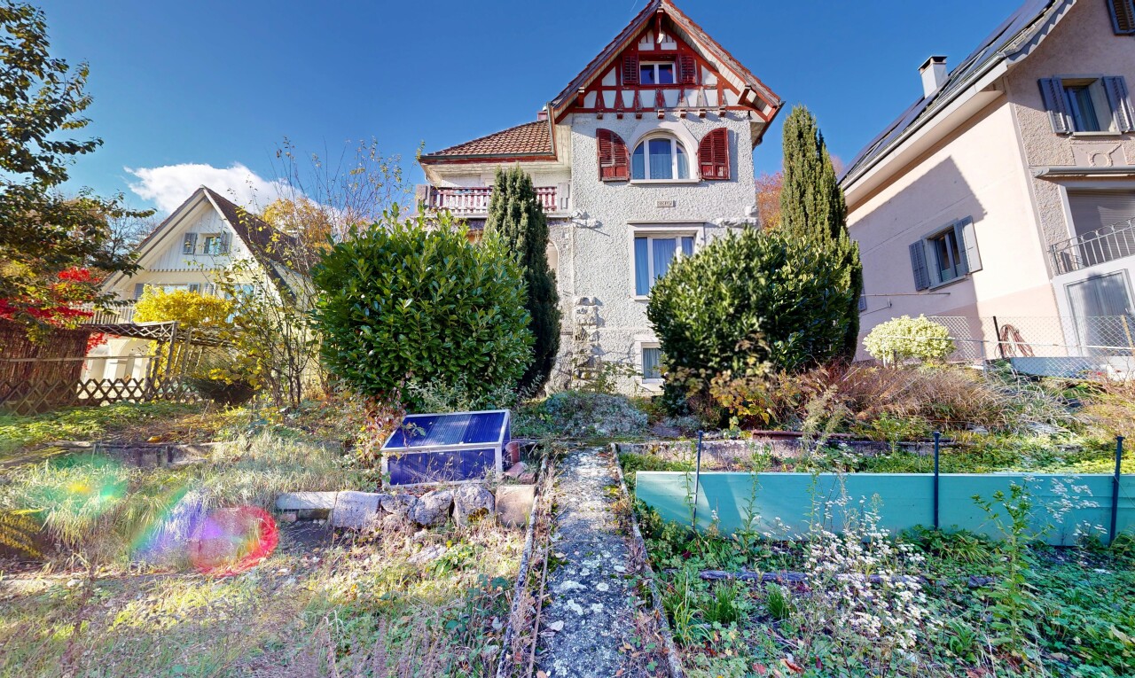 Historisches 5-Zimmerhaus mit Ausbaupotenzial und grossem Garten - 0