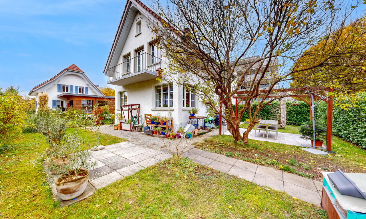 Charmantes Einfamilienhaus 4.5 Zimmer mit Potenzial und idealer Lage - 0