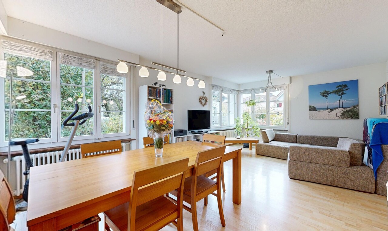 Charmantes Einfamilienhaus 4.5 Zimmer mit Potenzial und idealer Lage - 1